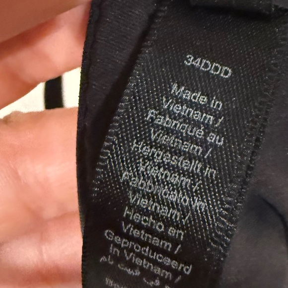 SKIMS Fits Everybody Unlined Demi Bra - Picture 3 of 3